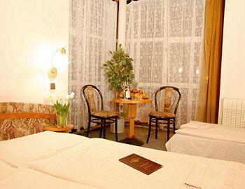 Hotel Tuchlovice Kültér fotó